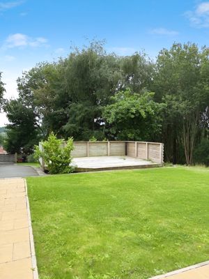 Front Lawn/Patio Area- click for photo gallery